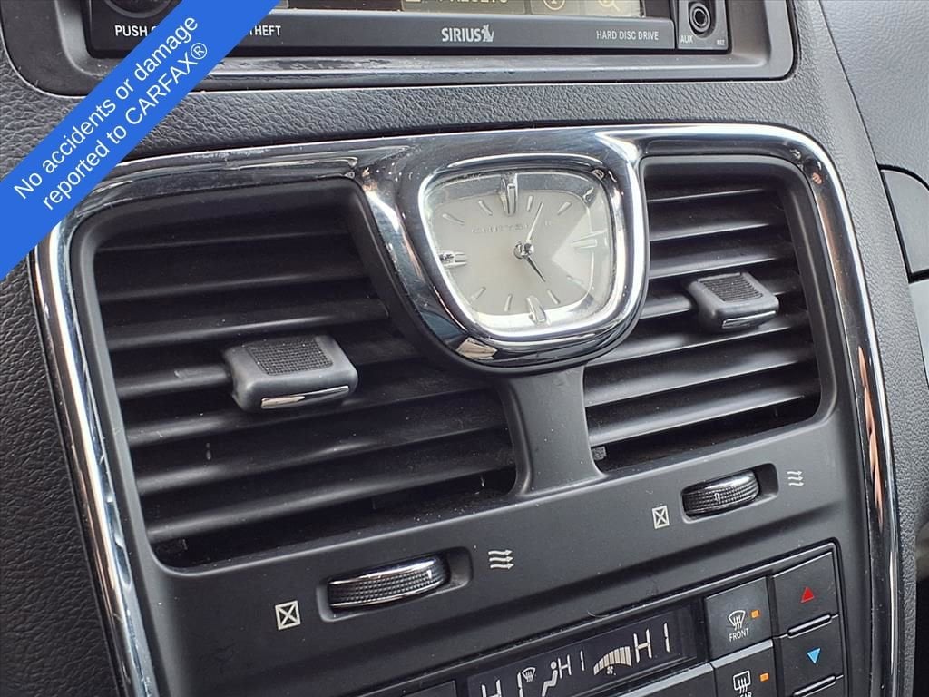 Thumbnail: 2016 Chrysler Town & Country - 24