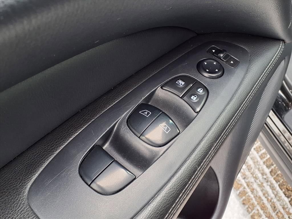 Thumbnail: 2019 Nissan Pathfinder - 16