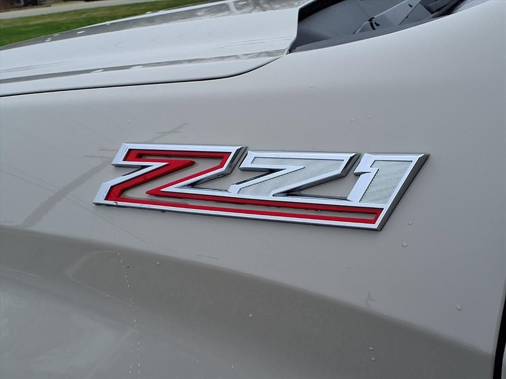 Thumbnail: 2026 Chevrolet Silverado 1500 - 9