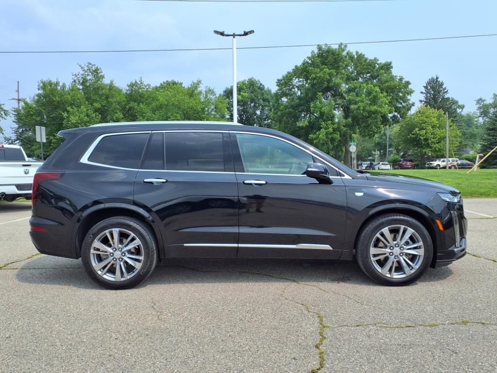 Thumbnail: 2023 Cadillac XT6 - 4