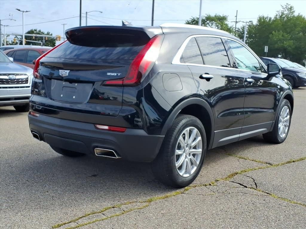 Thumbnail: 2022 Cadillac XT4 - 4