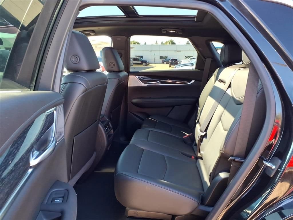 Thumbnail: 2023 Cadillac XT5 - 11
