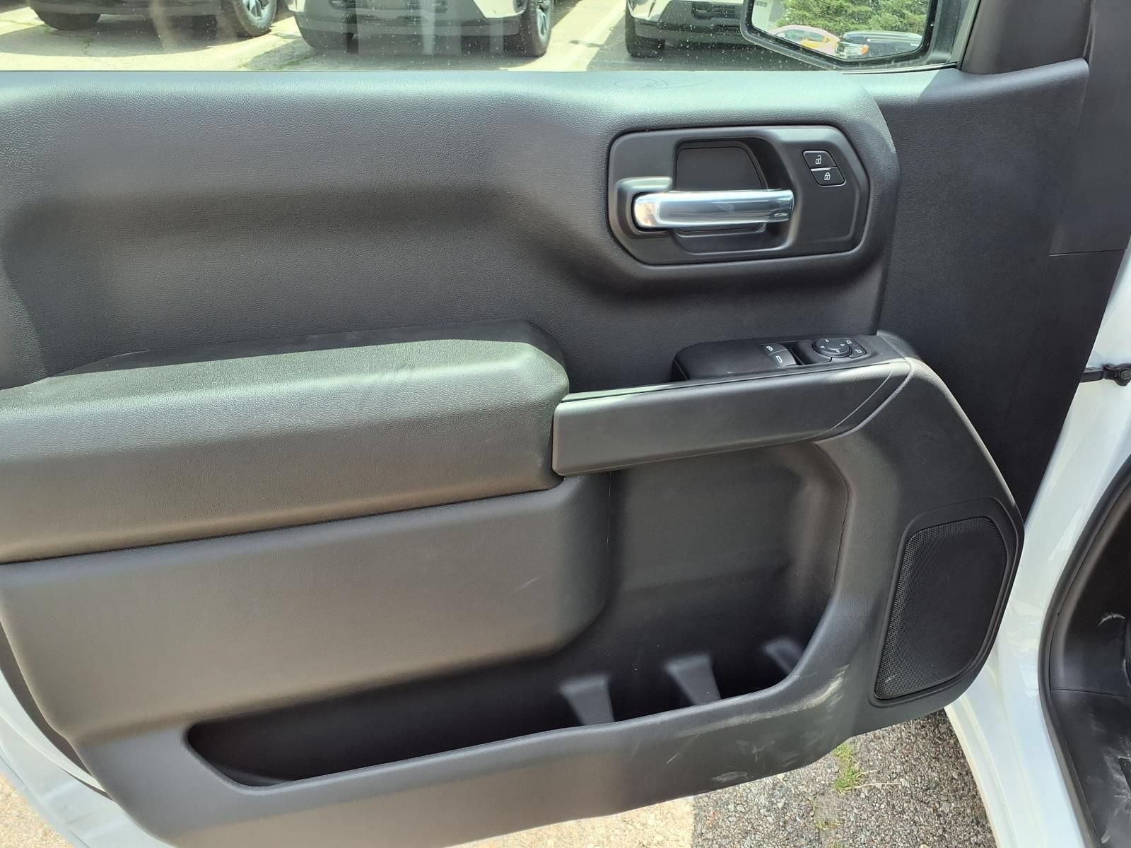 Thumbnail: 2026 Chevrolet Silverado 1500 - 9