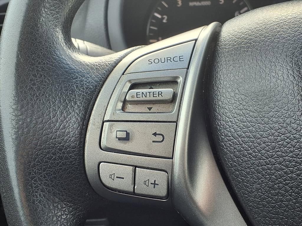 Thumbnail: 2015 Nissan Altima - 26