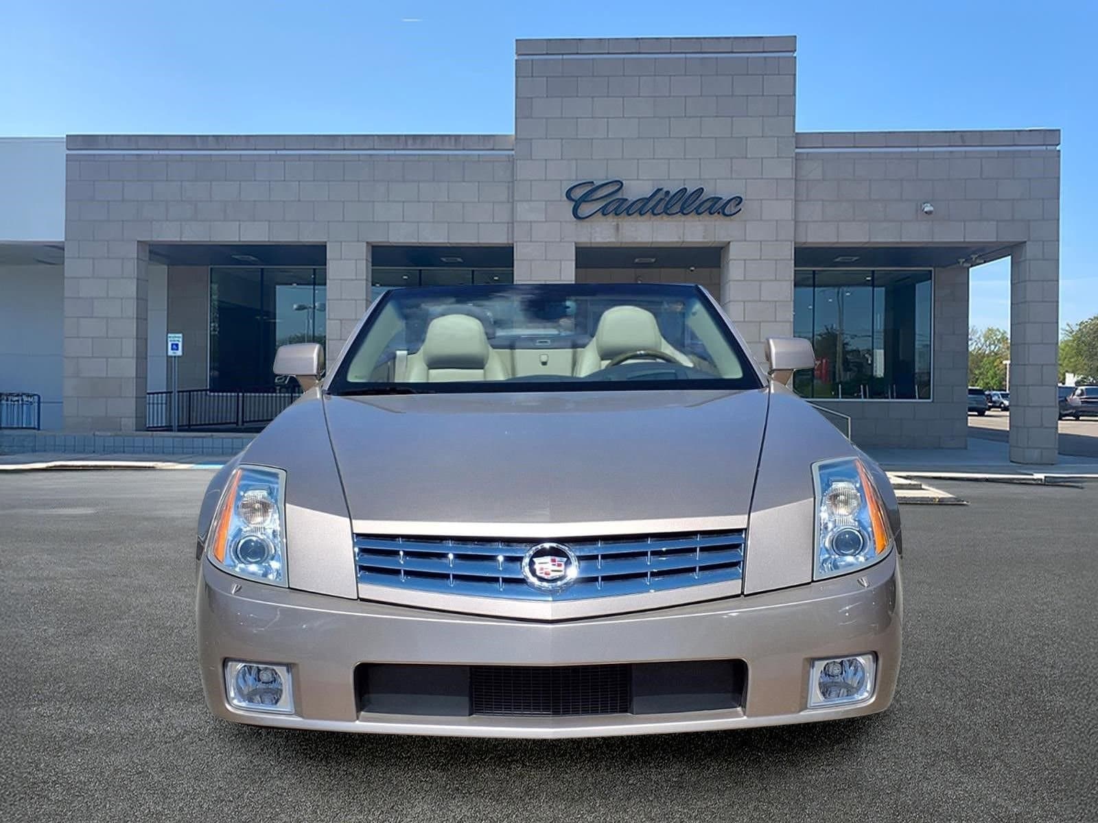 Thumbnail: 2008 Cadillac XLR - 3