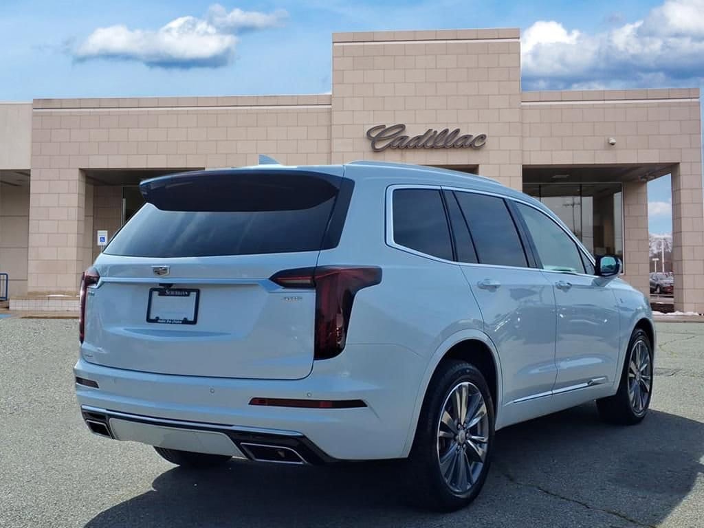 Thumbnail: 2022 Cadillac XT6 - 4