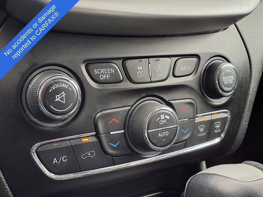 Thumbnail: 2015 Jeep Cherokee - 29