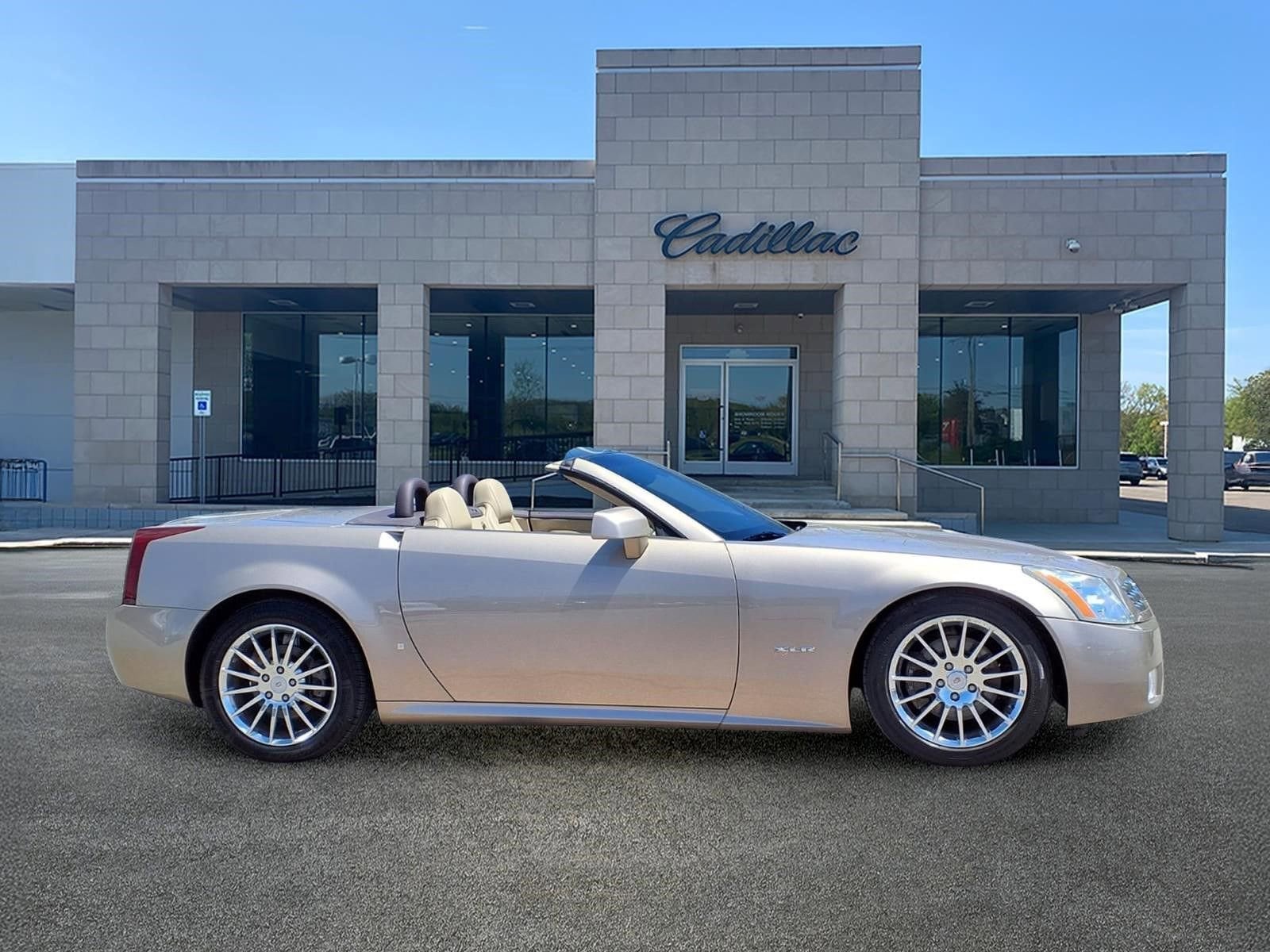 Thumbnail: 2008 Cadillac XLR - 5