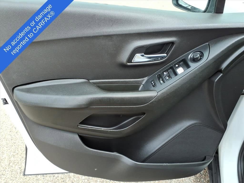 Thumbnail: 2018 Chevrolet Trax - 15