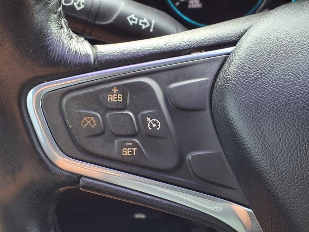 Thumbnail: 2016 Chevrolet Malibu - 24