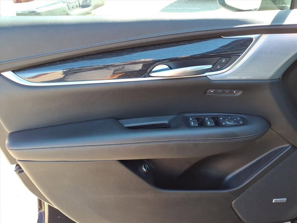 Thumbnail: 2023 Cadillac XT5 - 14