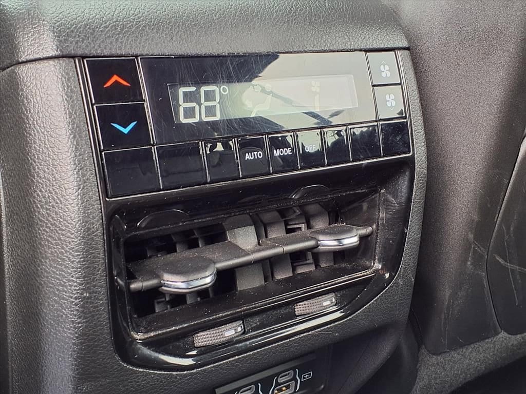 Thumbnail: 2023 Jeep Grand Cherokee L - 11