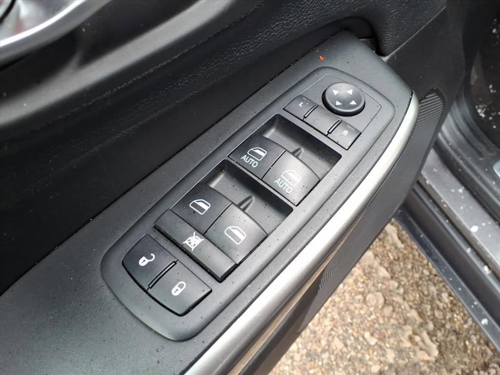 Thumbnail: 2019 Jeep Cherokee - 15