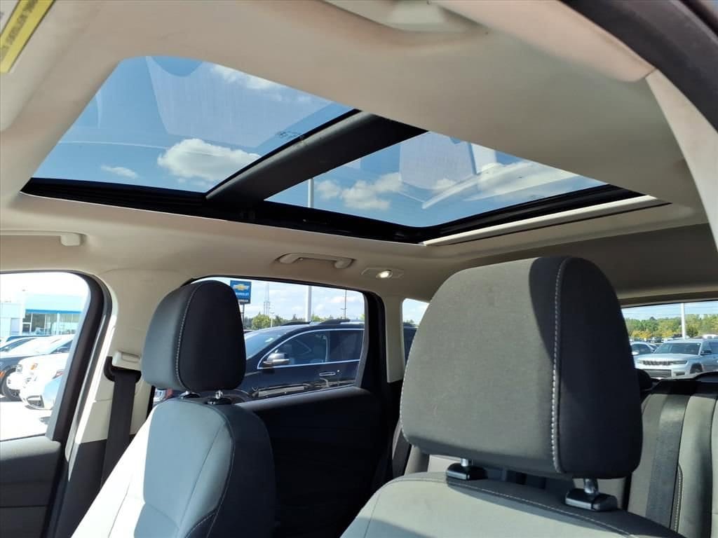 Thumbnail: 2016 Ford Escape - 18