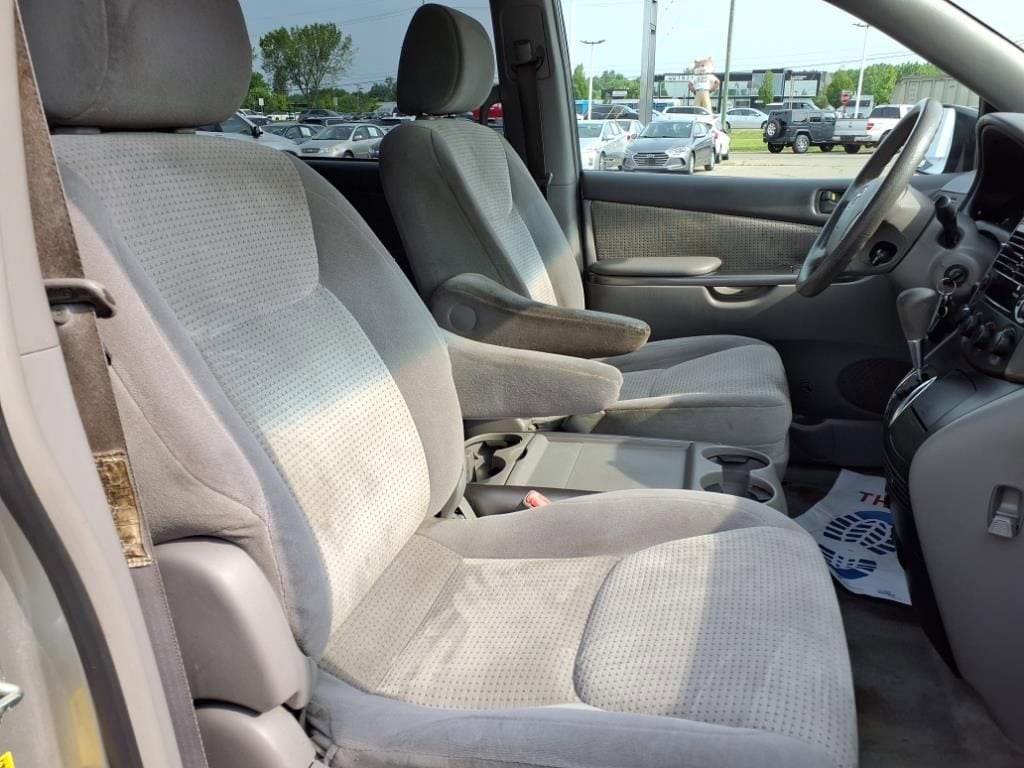 Thumbnail: 2008 Toyota Sienna - 13