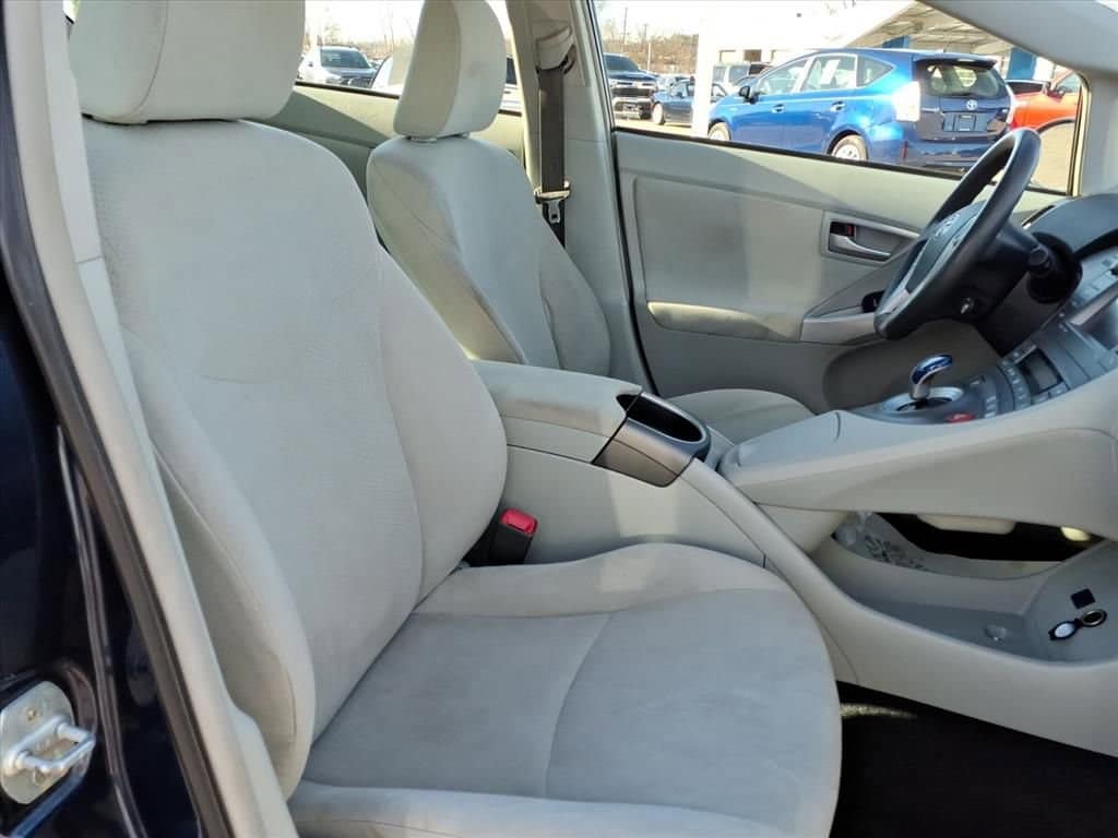 Thumbnail: 2013 Toyota Prius - 16