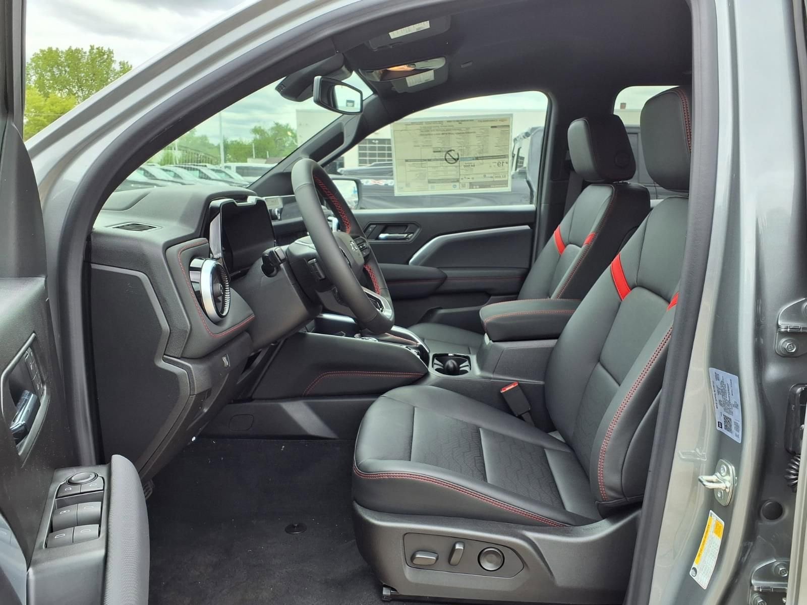 Thumbnail: 2026 Chevrolet Colorado - 12