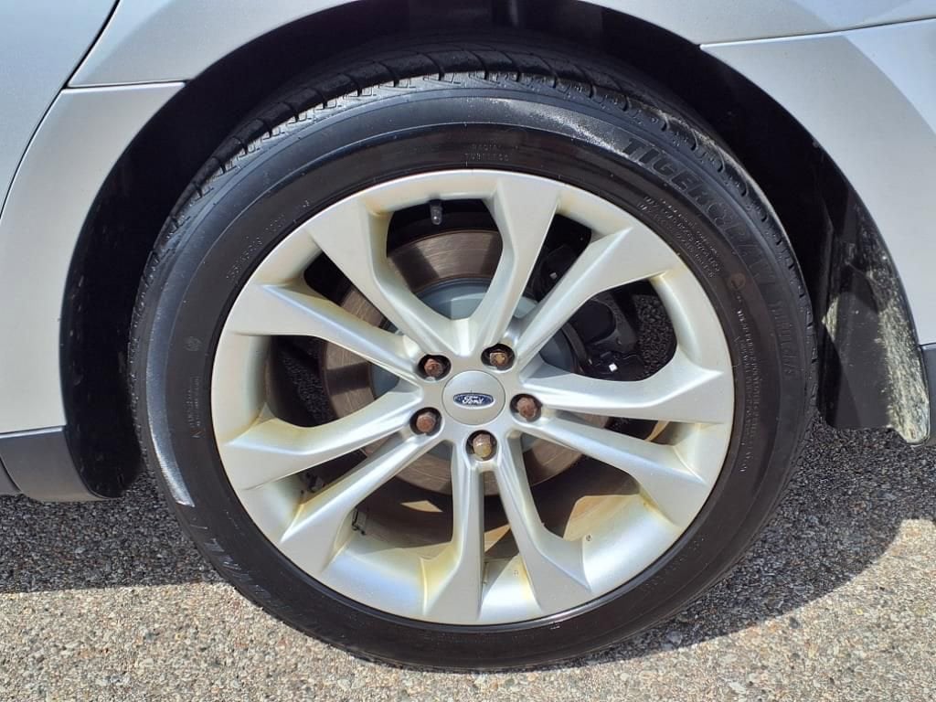Thumbnail: 2013 Ford Taurus - 9