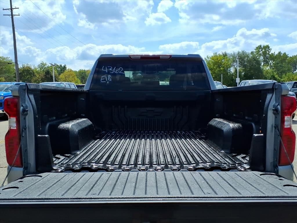 Thumbnail: 2026 Chevrolet Silverado 1500 - 8