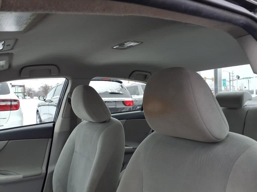 Thumbnail: 2012 Toyota Corolla - 17