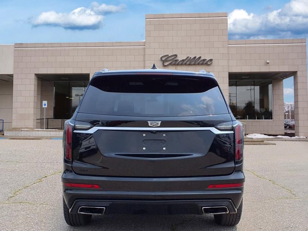 Thumbnail: 2022 Cadillac XT6 - 6