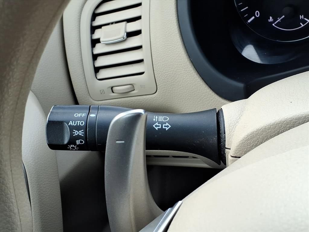 Thumbnail: 2013 Nissan Altima - 19