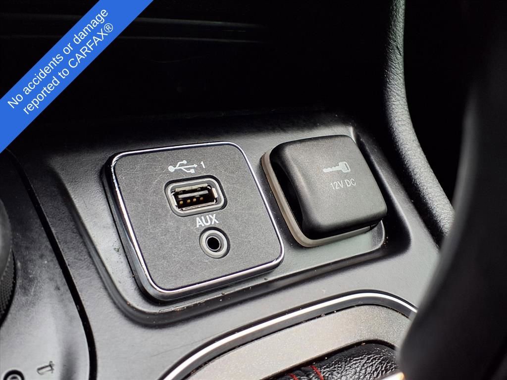 Thumbnail: 2019 Jeep Cherokee - 24