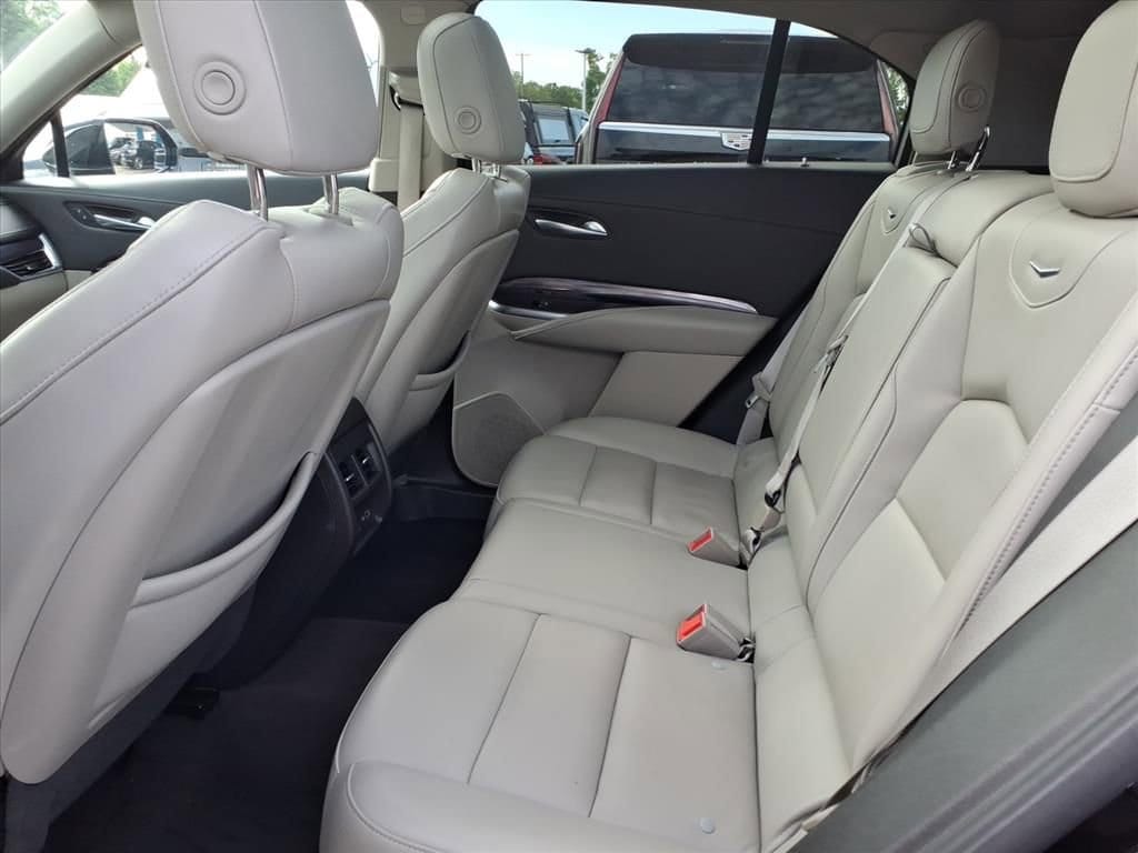 Thumbnail: 2022 Cadillac XT4 - 13