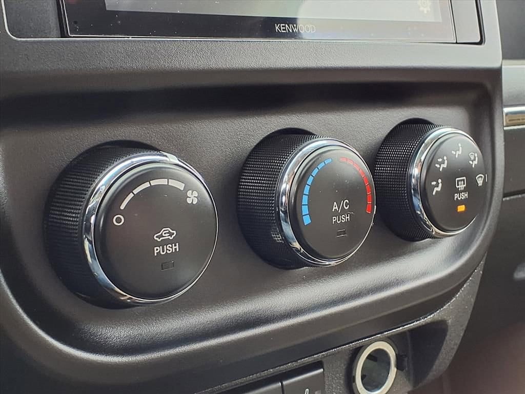 Thumbnail: 2010 Jeep Compass - 26