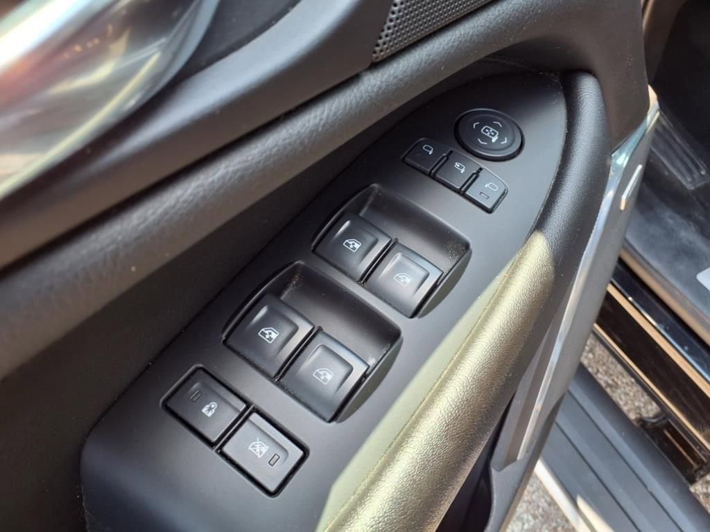 Thumbnail: 2016 Cadillac Escalade - 17