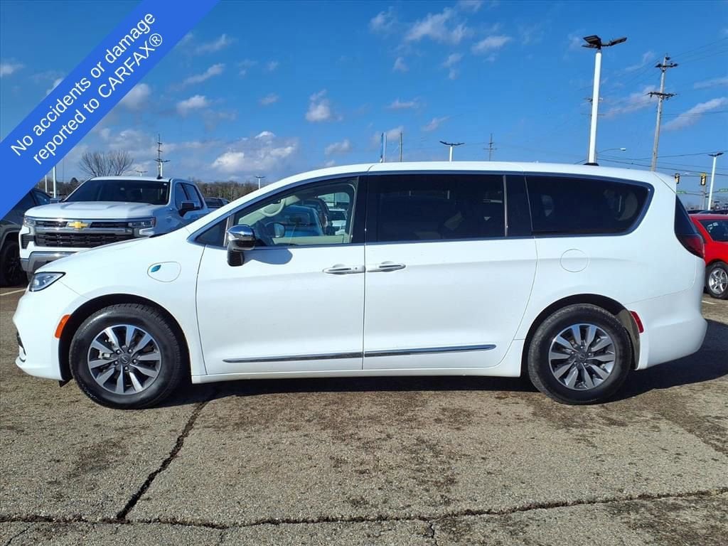 Thumbnail: 2023 Chrysler Pacifica - 9