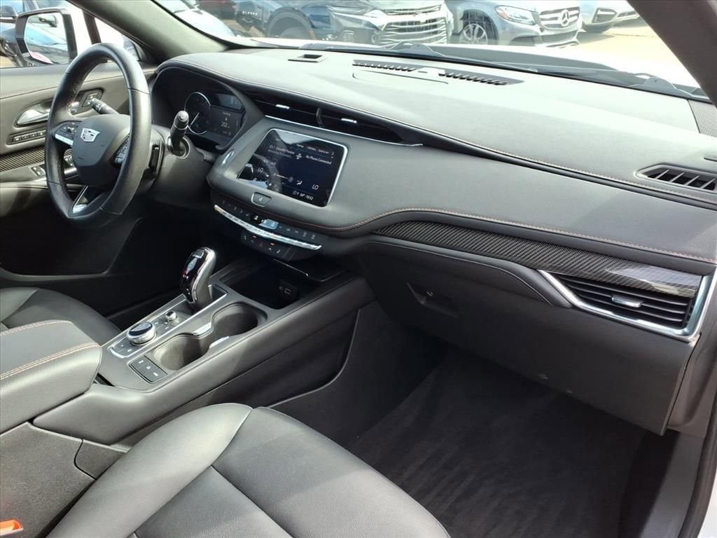 Thumbnail: 2023 Cadillac XT4 - 19