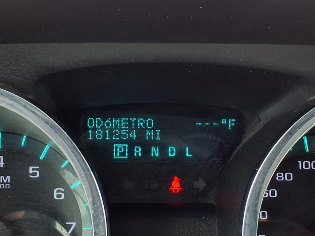Thumbnail: 2010 Chevrolet Traverse - 18