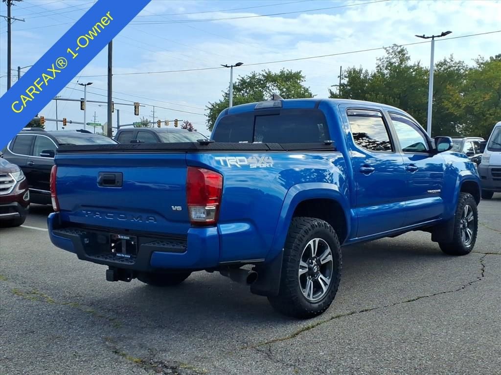 Thumbnail: 2017 Toyota Tacoma - 6