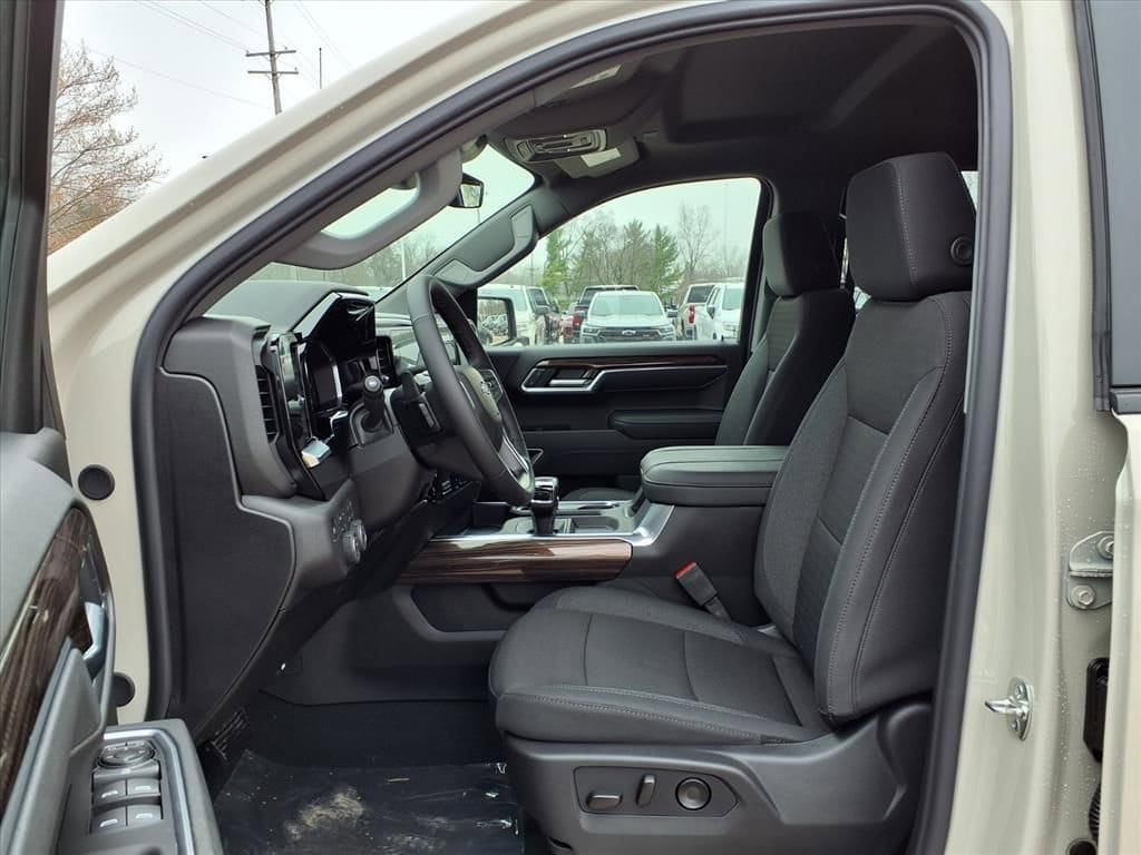 Thumbnail: 2026 Chevrolet Silverado 1500 - 14