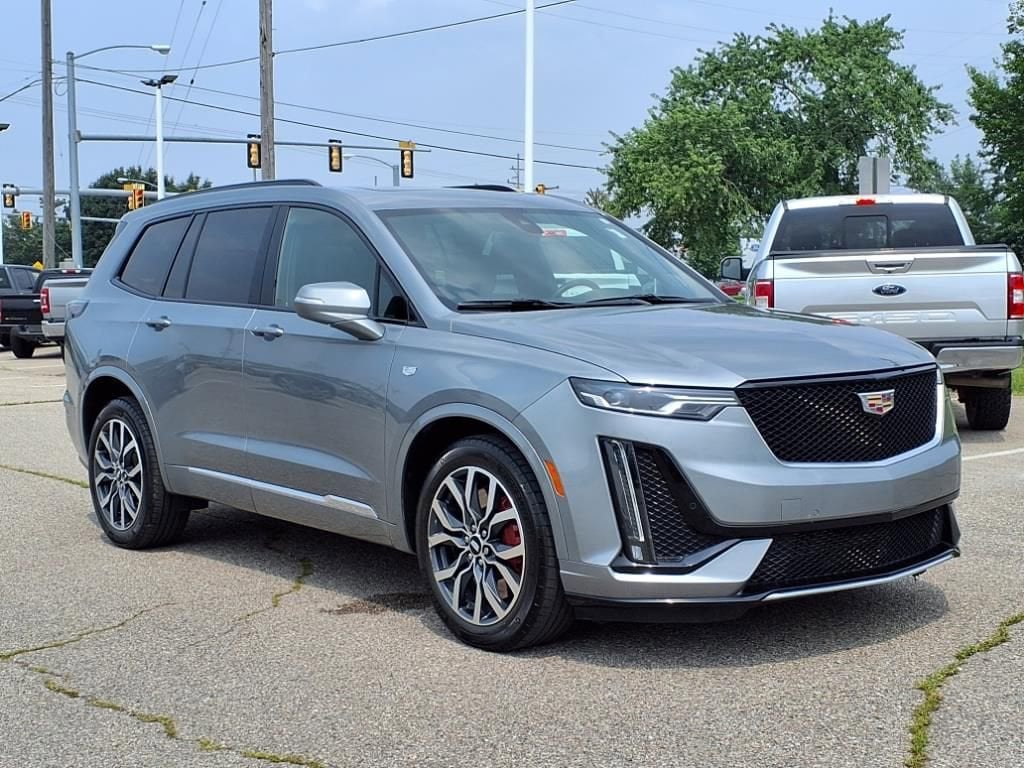 Thumbnail: 2023 Cadillac XT6 - 3