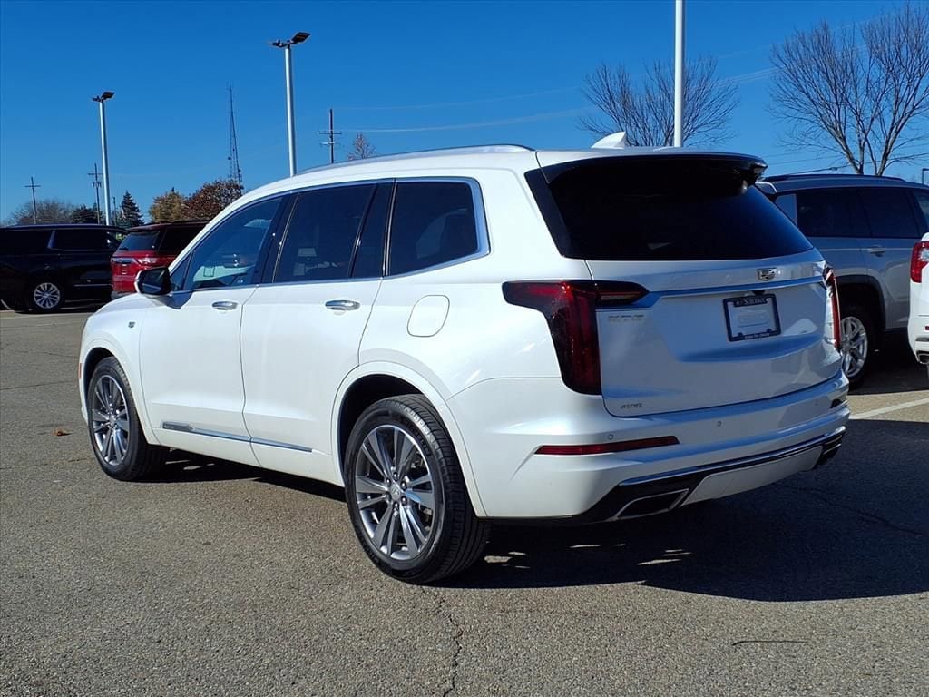 Thumbnail: 2022 Cadillac XT6 - 6