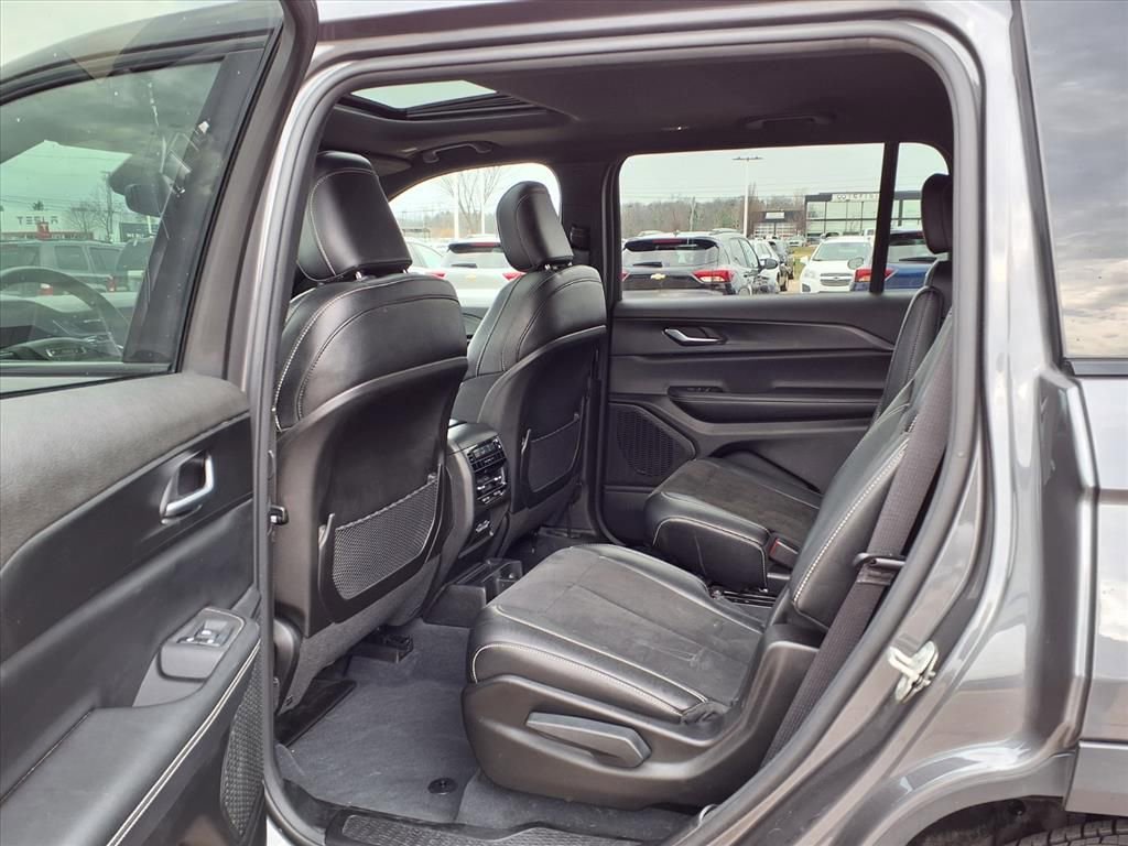 Thumbnail: 2023 Jeep Grand Cherokee L - 10