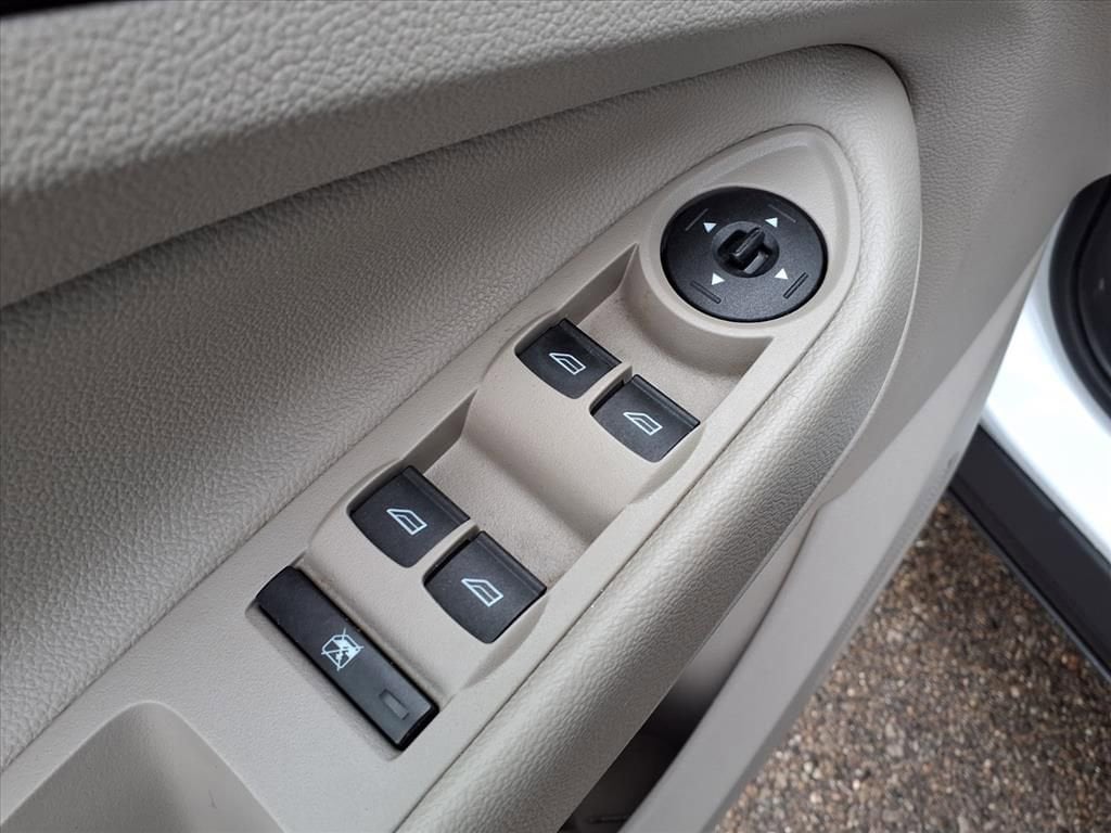 Thumbnail: 2016 Ford Escape - 15