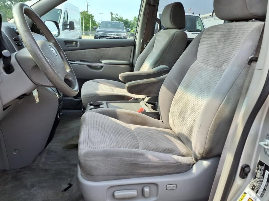 Thumbnail: 2008 Toyota Sienna - 16