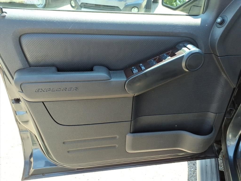 Thumbnail: 2010 Ford Explorer - 14