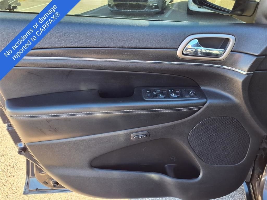 Thumbnail: 2017 Jeep Grand Cherokee - 15