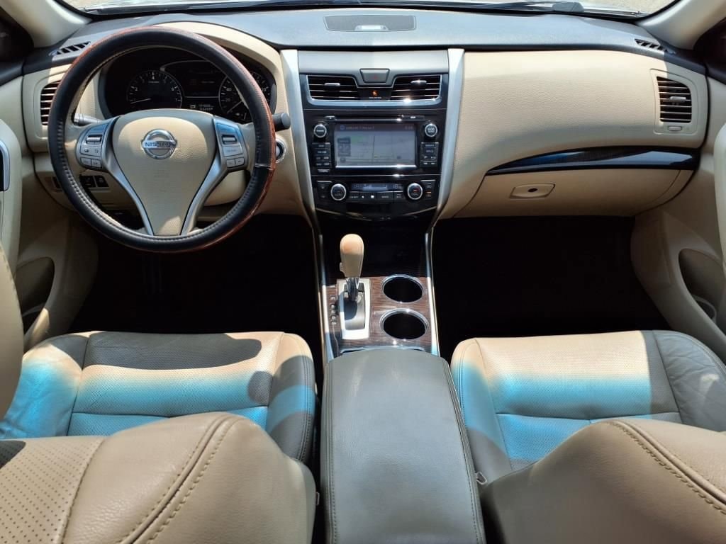 Thumbnail: 2015 Nissan Altima - 11