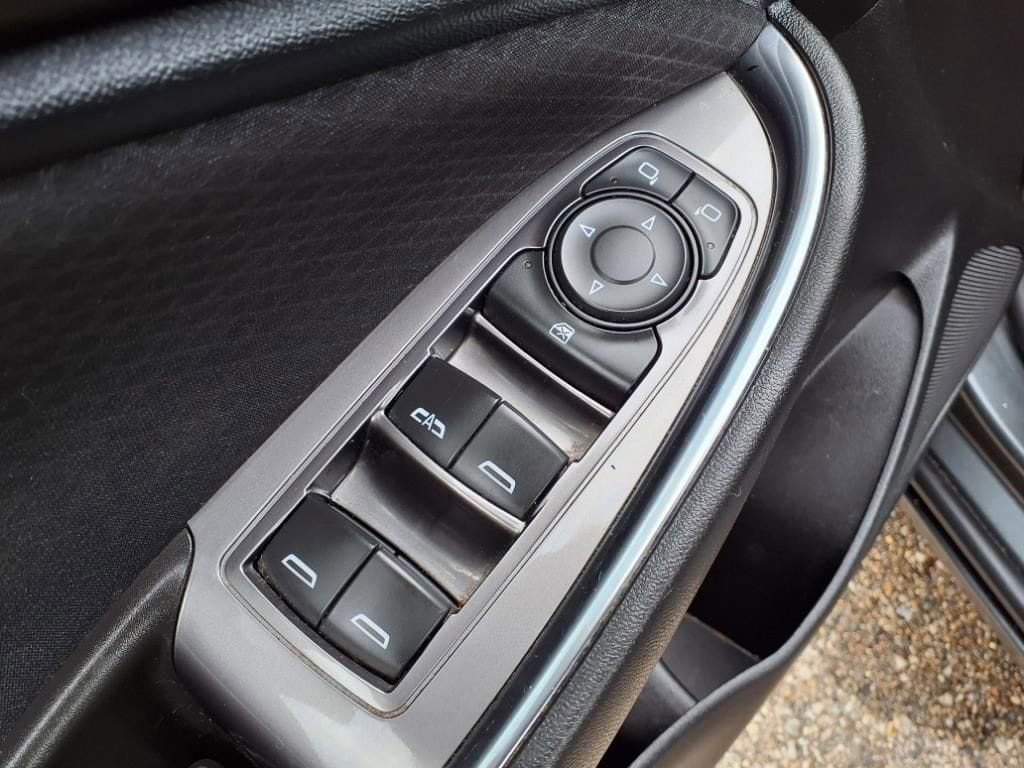 Thumbnail: 2016 Chevrolet Malibu - 14
