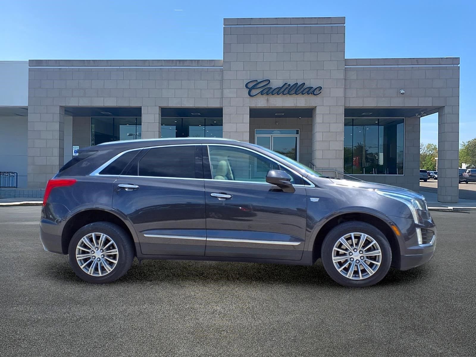 Thumbnail: 2018 Cadillac XT5 - 3