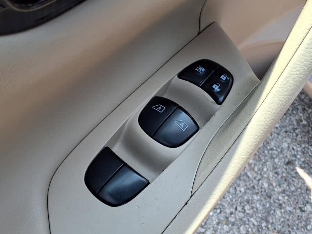 Thumbnail: 2015 Nissan Altima - 14