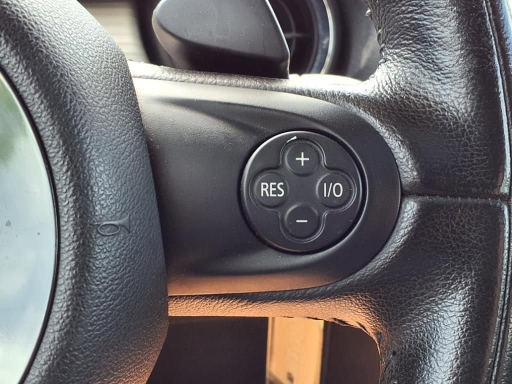Thumbnail: 2011 MINI Cooper Hardtop - 27
