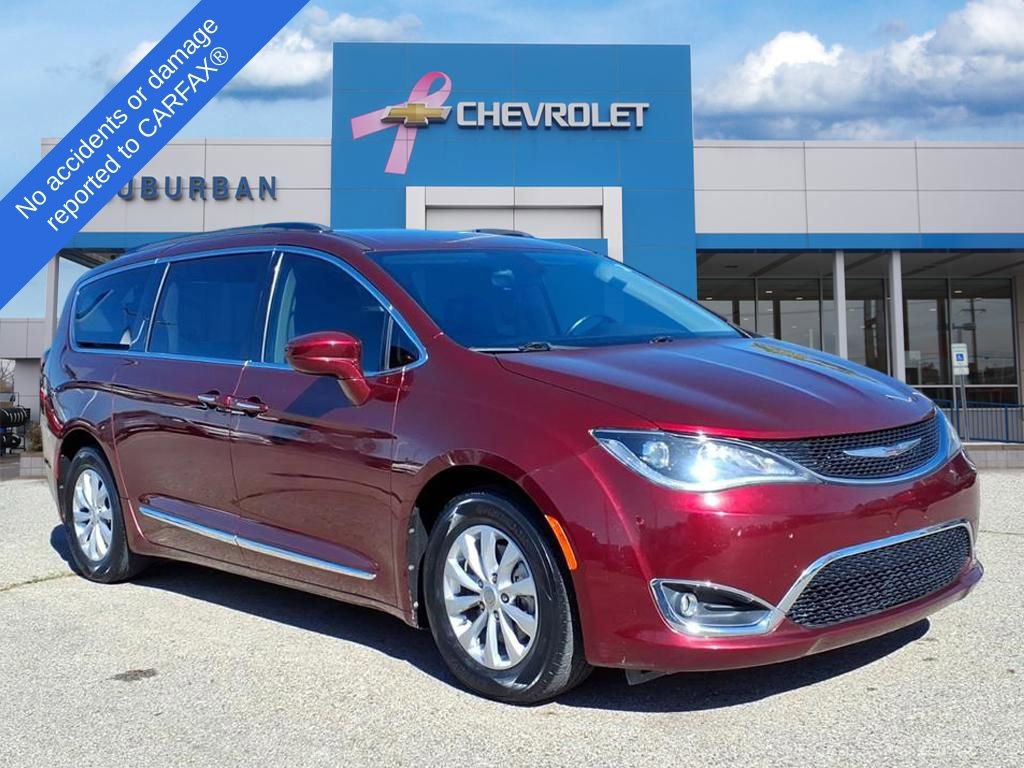 2017 Chrysler Pacifica Touring L photo 3
