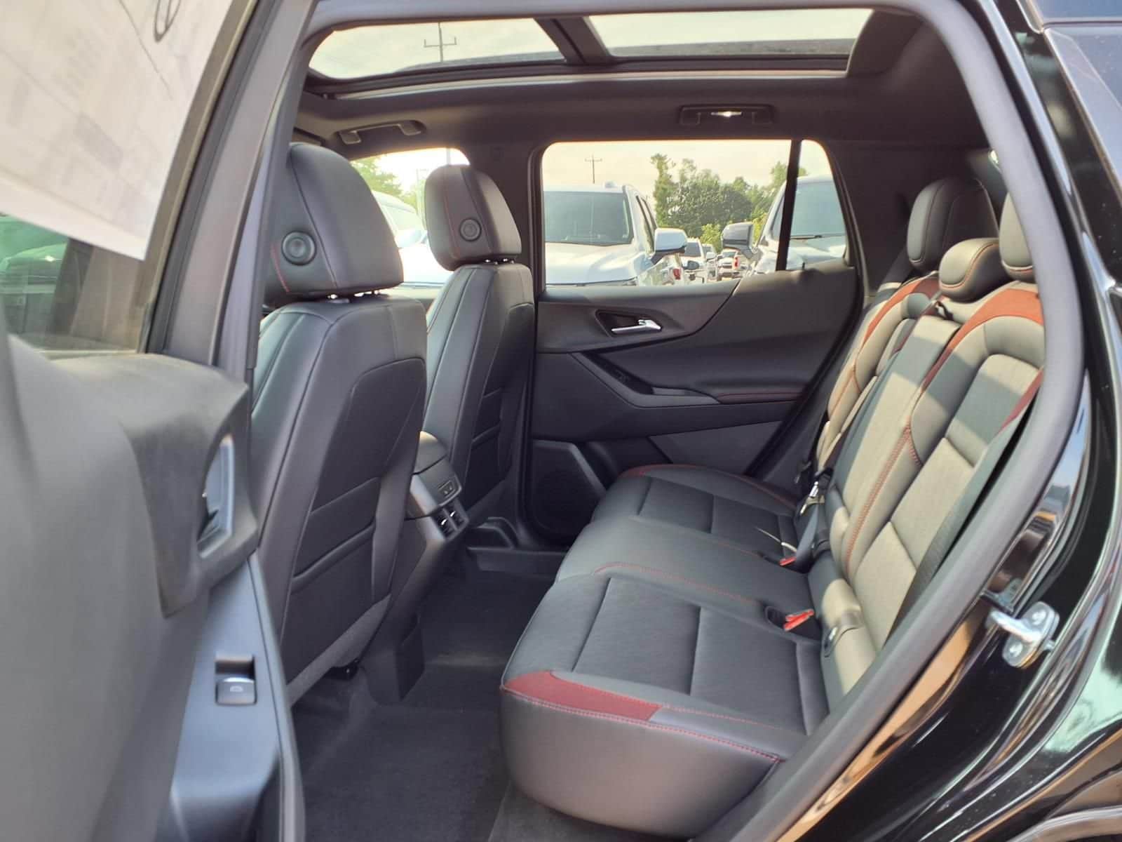 2027 Chevrolet Equinox RS - Photo 11