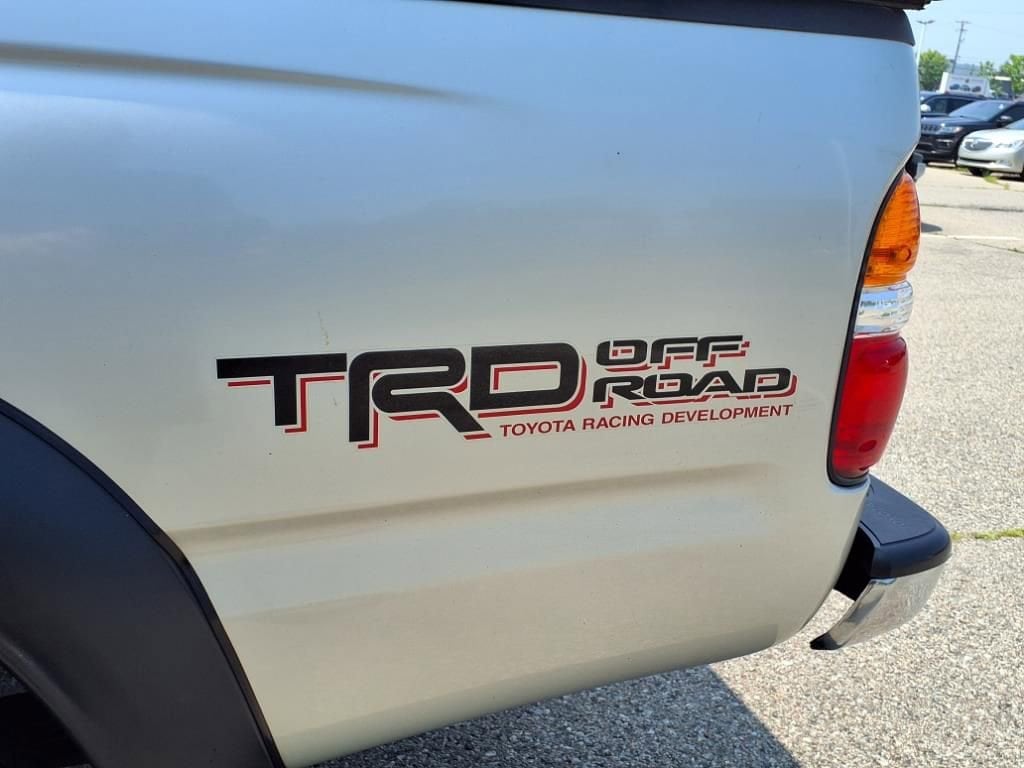 Thumbnail: 2001 Toyota Tacoma - 11